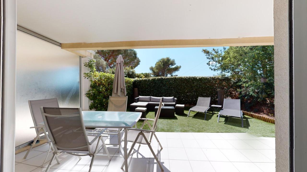 T2 : Jardin, Piscine, Parking à Appartement *